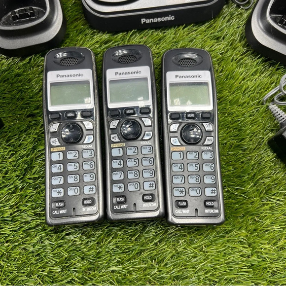 Panasonic KX-TG9331T  1.9 GHz Trio Handsets Single Line Cordless Phone + 3 Base - Picture 3 of 9